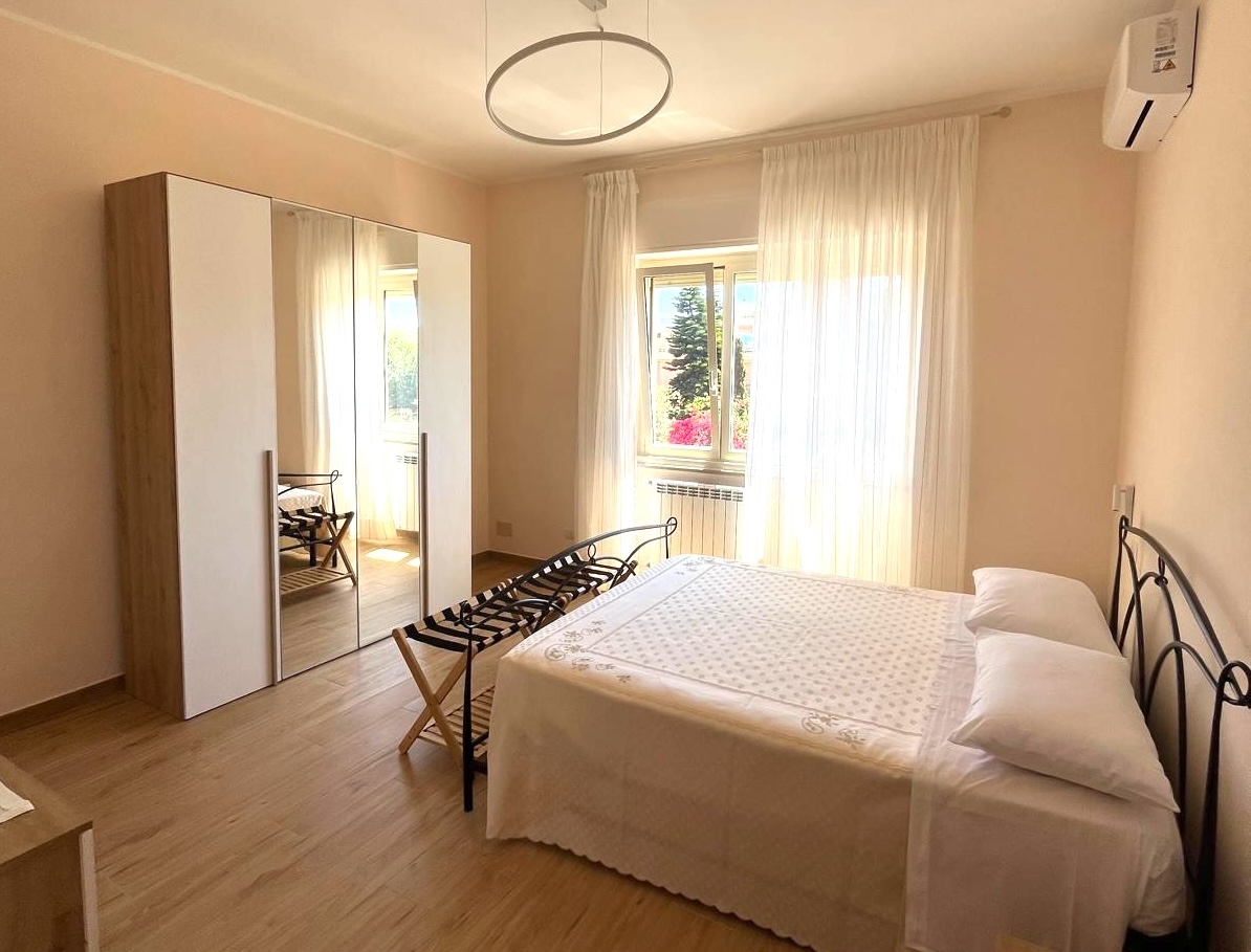 Prima camera da letto appartamento Fiumicino